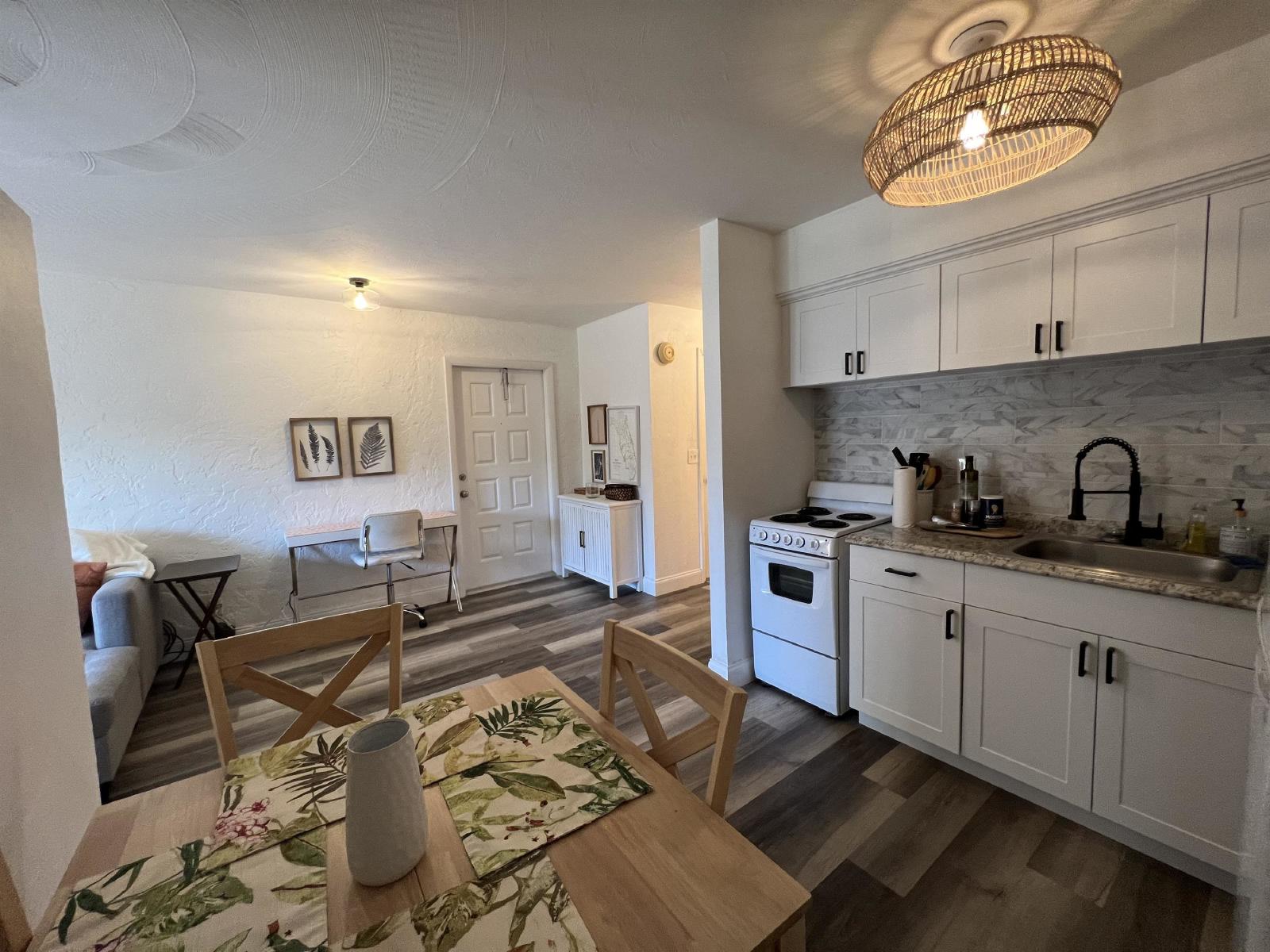 828 Wiggins Pass Road - 9 property image