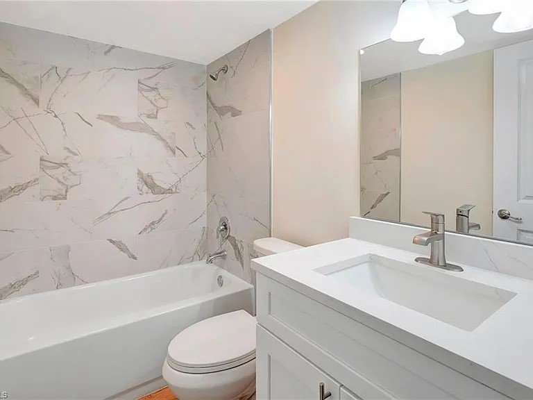 1900 Alamanda Drive - 202 property image