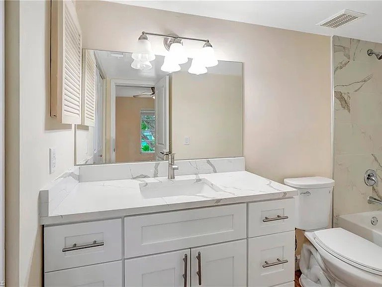 1900 Alamanda Drive - 202 property image